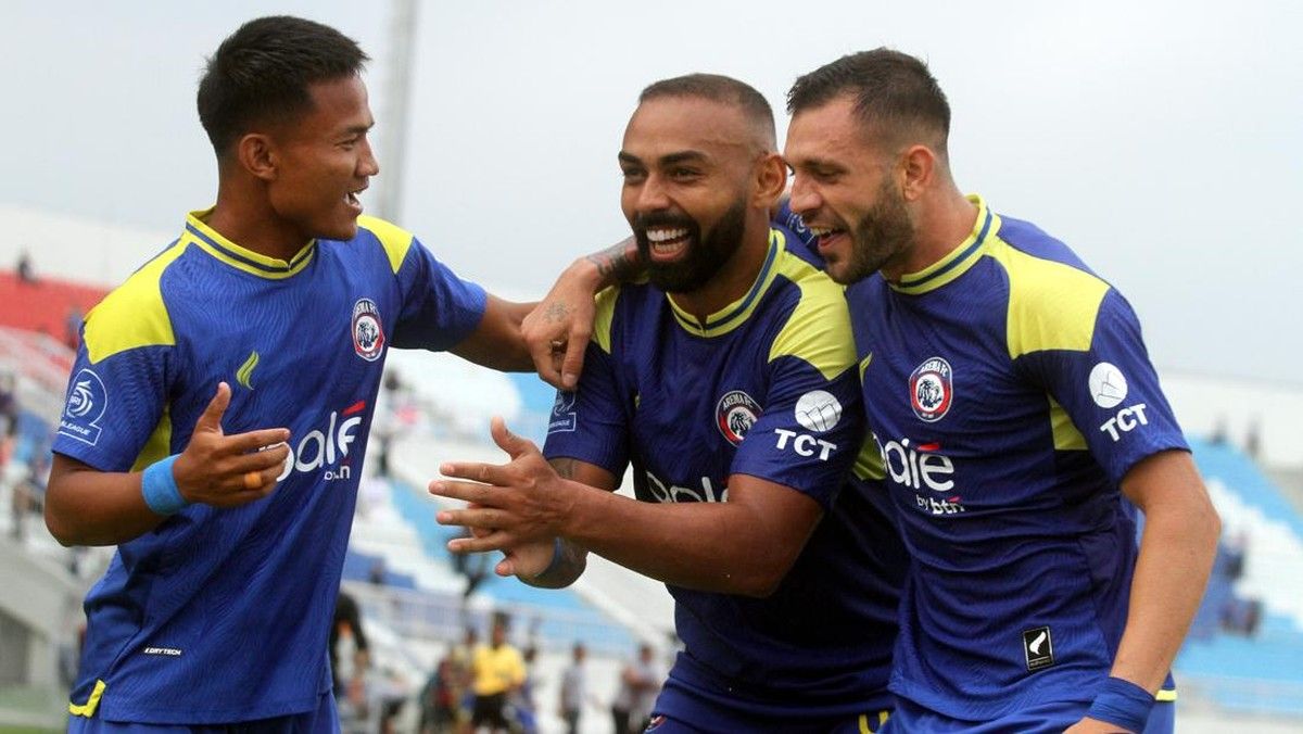 Arema FC Tundukkan PSIM Yogyakarta Tiga Satu di Kanjuruhan