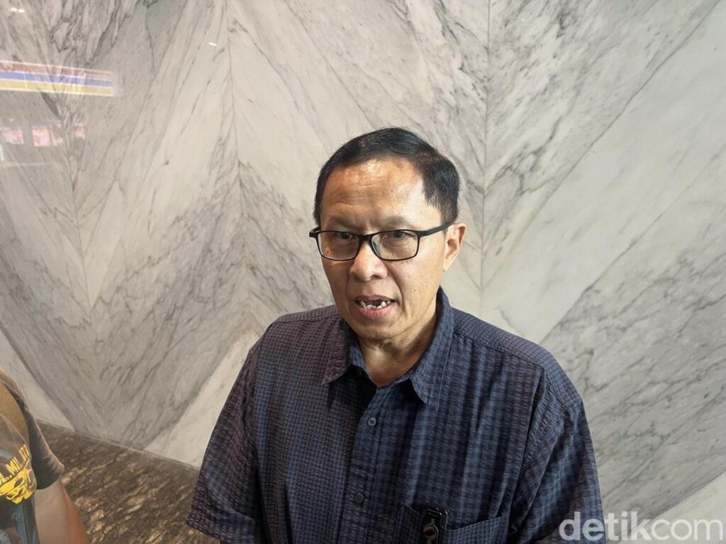 Buruh Indomaret Demo Tolak Perubahan Kebijakan Upah Lembur di Jakarta