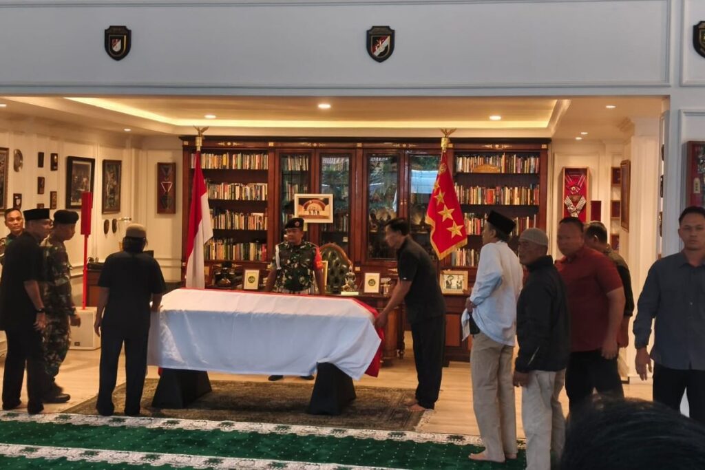 Jenazah Mantan Menhan Ryamizard Ryacudu Tiba di Rumah Duka Cikeas