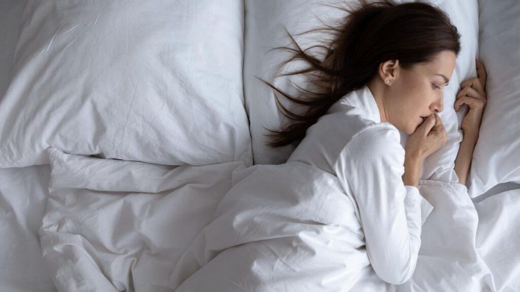 Penyebab Otak Sulit Mengingat Detail Mimpi saat Terbangun Tidur
