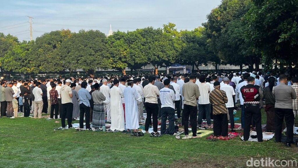 Jusuf Kalla Menunaikan Salat Idul Adha di Masjid Al Azhar