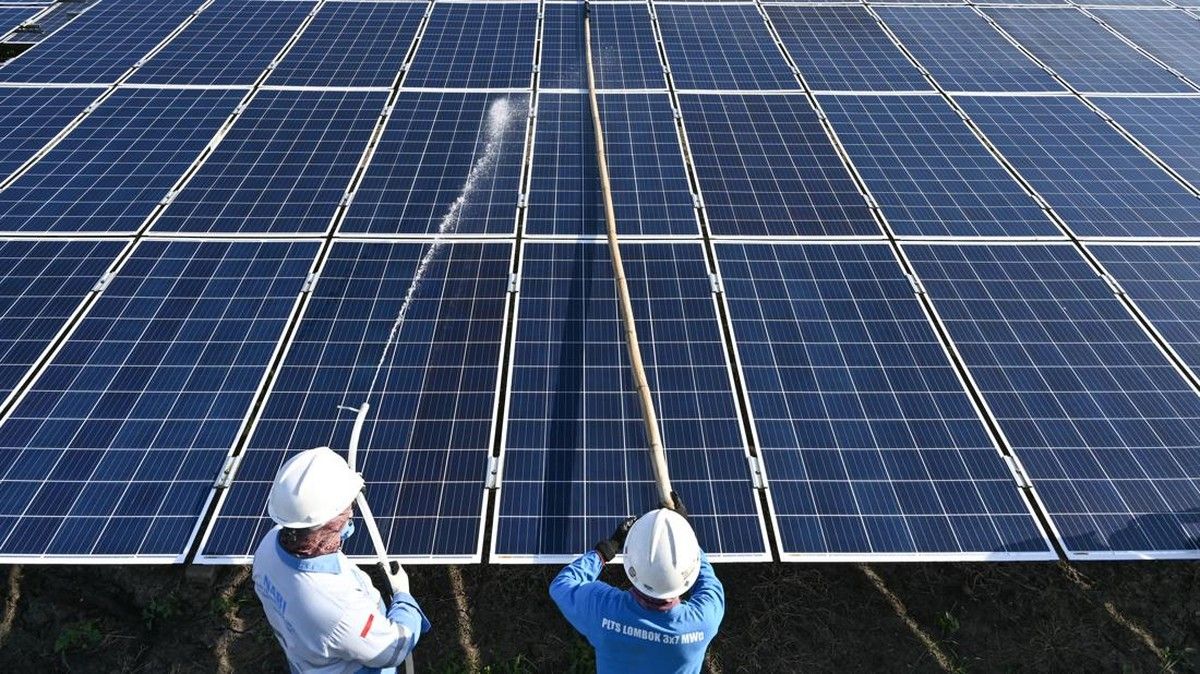 Prabowo Targetkan Proyek PLTS 100 GW Selesai Sebelum 2029