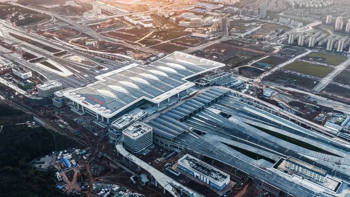 China Resmi Operasikan Stasiun Kereta Api Timur Chongqing Terbesar di Dunia