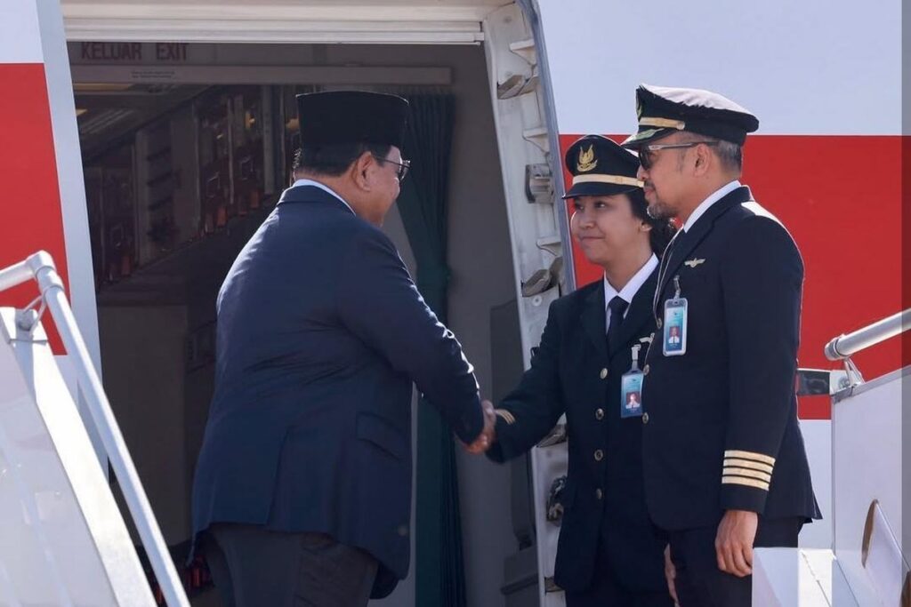 Pilot Perempuan Garuda Indonesia Terbangkan Presiden Prabowo Subianto ke Prancis