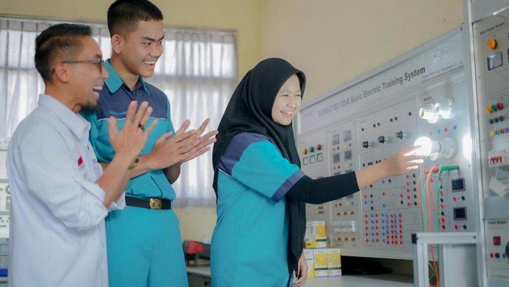 Kemendikdasmen Luncurkan Program Sertifikasi Bahasa Asing Siswa SMK