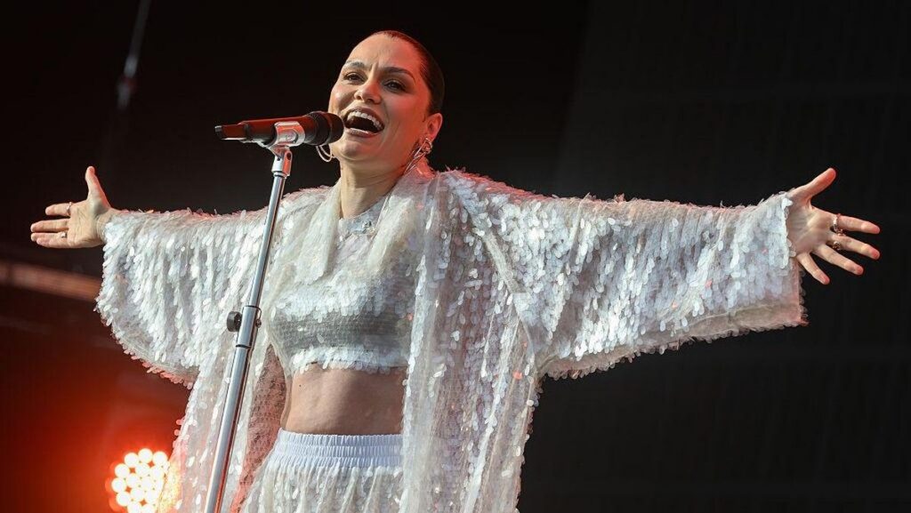 Jessie J Nyatakan Bebas dari Kanker Payudara Setelah Setahun Operasi