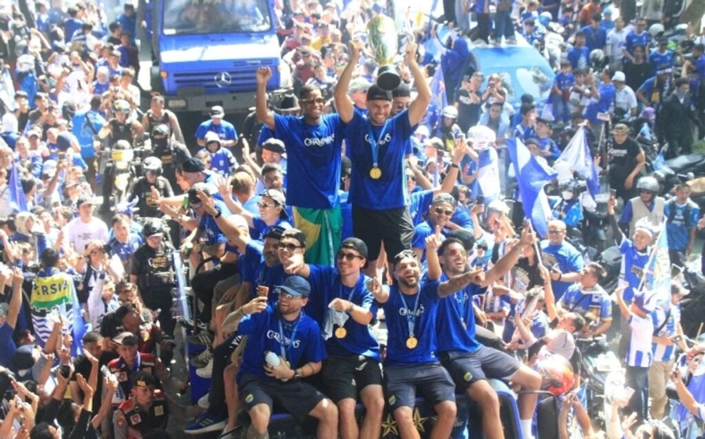 FIFA Menjatuhkan Sanksi Larangan Transfer Pemain kepada Persib dan PSM