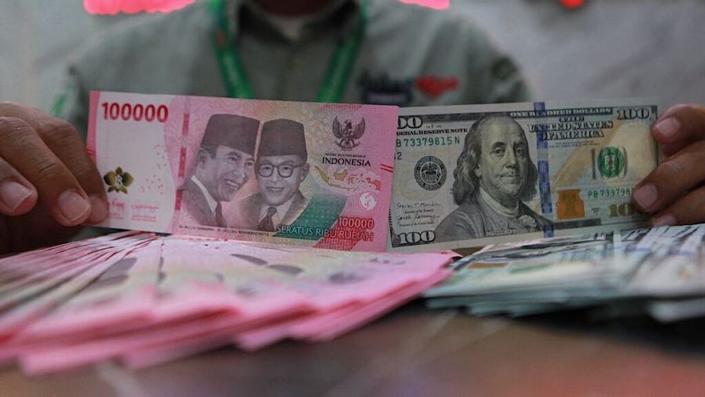 Ekonom Sebut BI Tidak Perlu Naikkan Suku Bunga Meski Rupiah Melemah