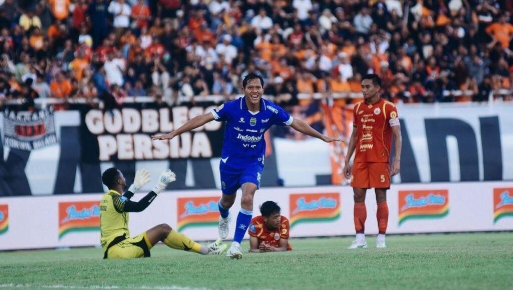 Adam Alis Targetkan Kemenangan Persib Bandung Melawan Persijap Jepara