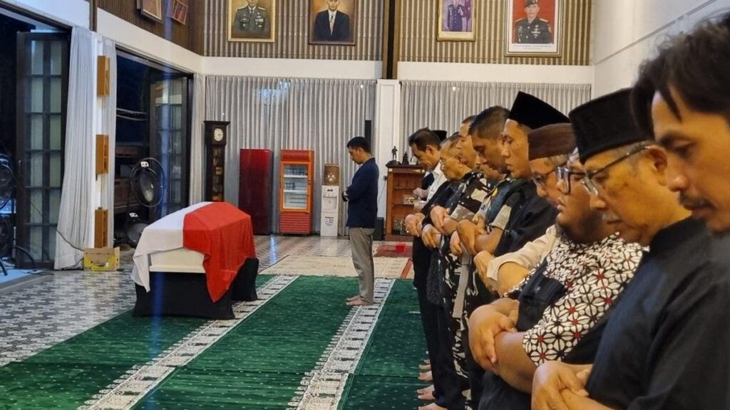 Jenazah Mantan Menhan Ryamizard Ryacudu Disalatkan di Rumah Duka Bogor