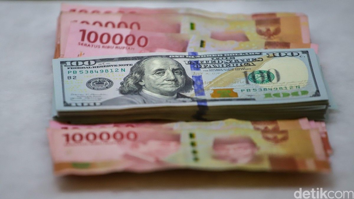 Rupiah Melemah Tembus Rp 17.800, Pakar Imbau Kurangi Utang Konsumtif