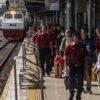 KAI Evakuasi Lokomotif dan Rangkaian Kereta Tergelincir di Pasar Senen