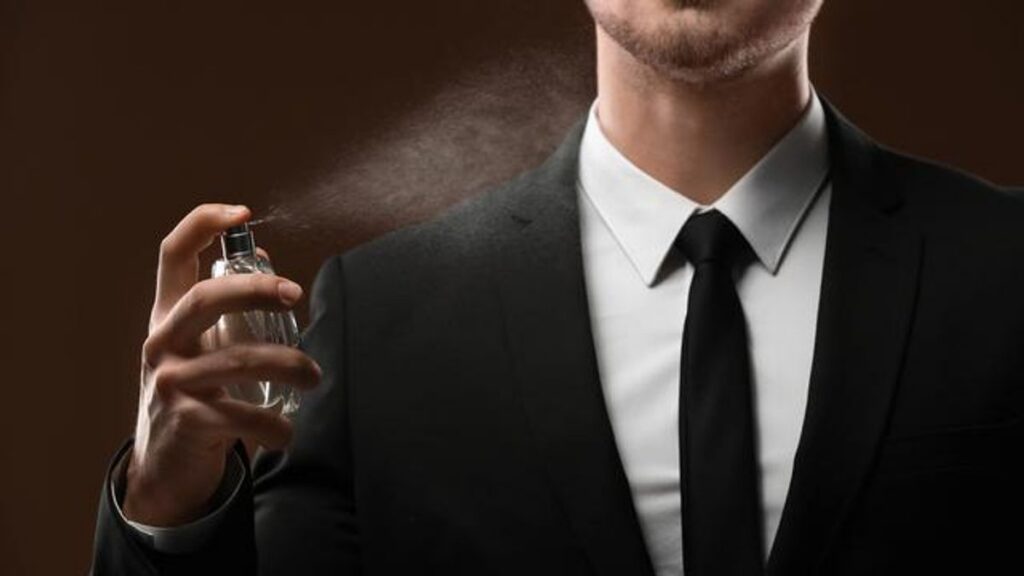 Terapkan Teknik Layering Parfum Pria agar Wangi Bertahan Sepanjang Hari