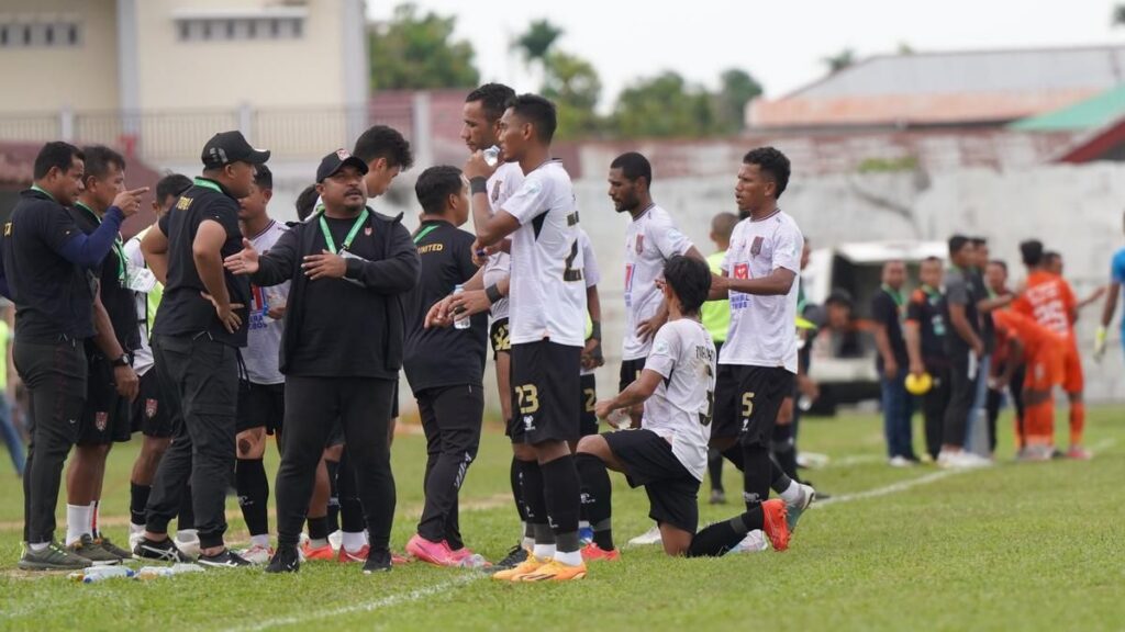 Imran Nahumarury Beberkan Alasan Semen Padang Kalah dari Persebaya