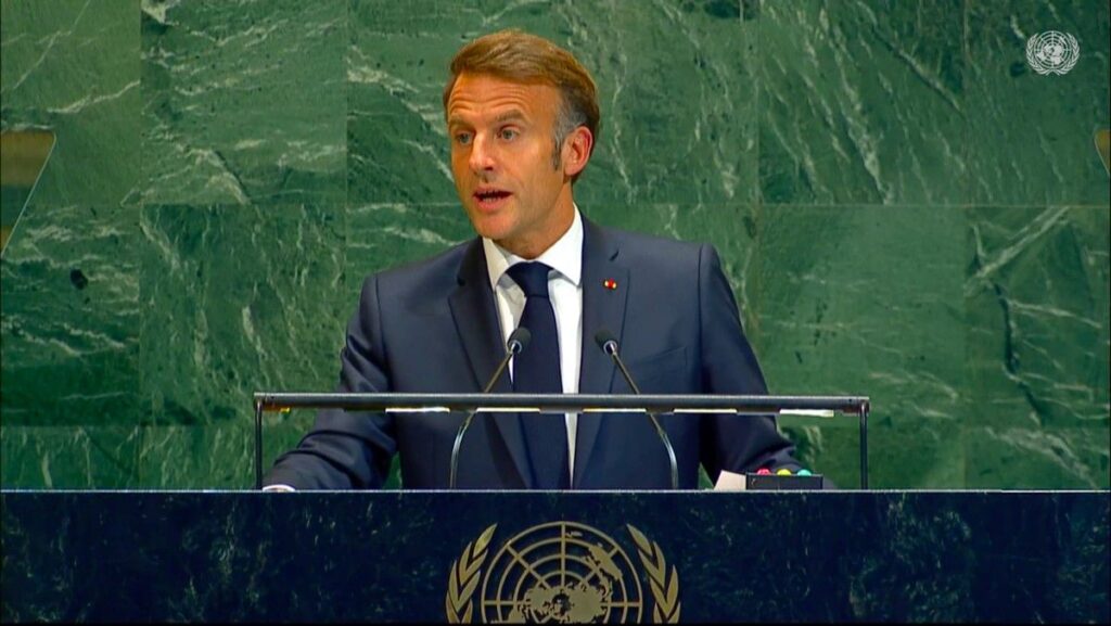Emmanuel Macron Kecam Serangan Rudal Nuklir Oreshnik Rusia ke Ukraina