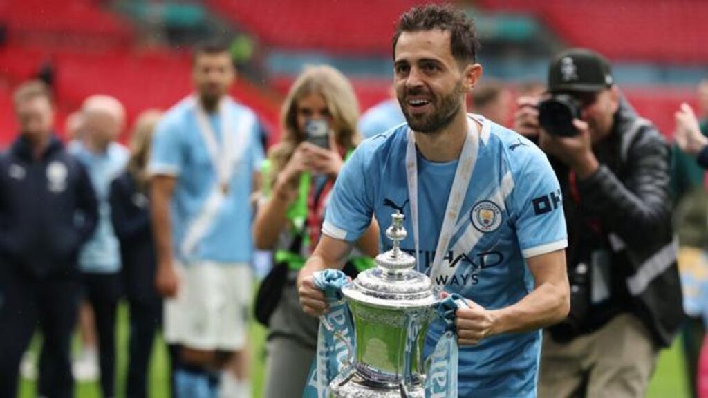 Bernardo Silva Raih Trofi Piala FA Bersama Manchester City