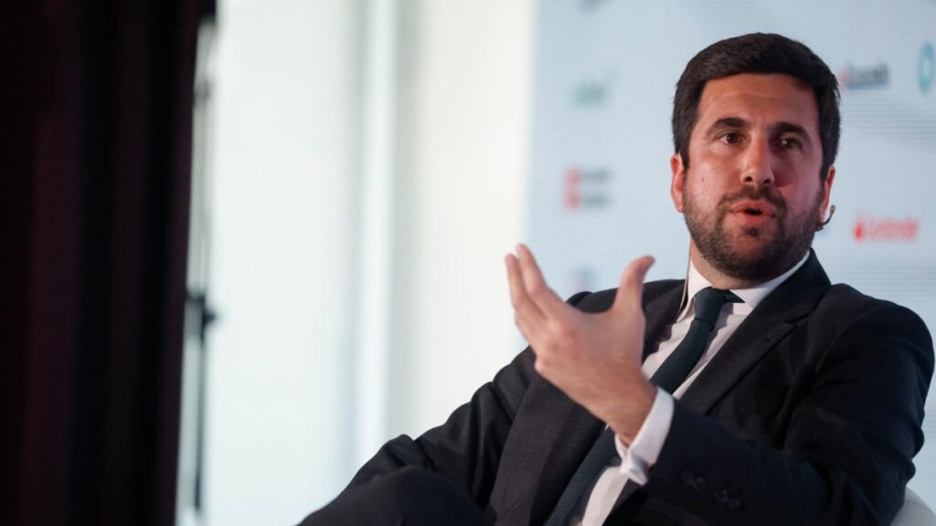 Enrique Riquelme Tantang Florentino Perez dalam Pemilihan Presiden Real Madrid