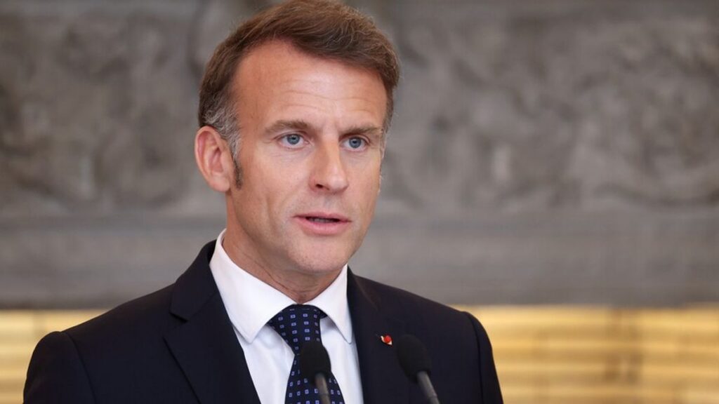 Emmanuel Macron Desak Pembatasan Fosil dan Sistem Regulasi Kemitraan Plastik