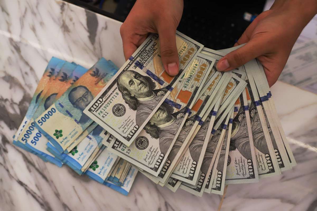 Pelemahan Rupiah Menembus Rp 17.600 Per Dolar AS Bebani Biaya Hidup