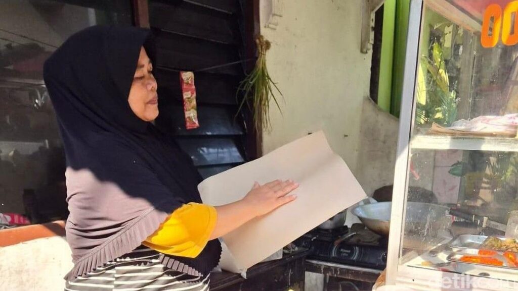 Kisah Warung Bude Sum Bertahan Lewat Permodalan UMKM