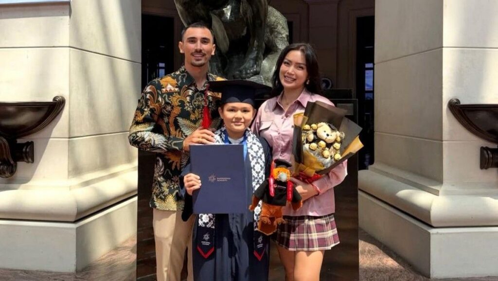 Anak Jessica Iskandar Raih Nilai Tertinggi Kelulusan Sekolah Dasar