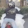Polresta Bogor Kota Tindak Pengendara Motor Angkut Es Batu Layaknya Superman