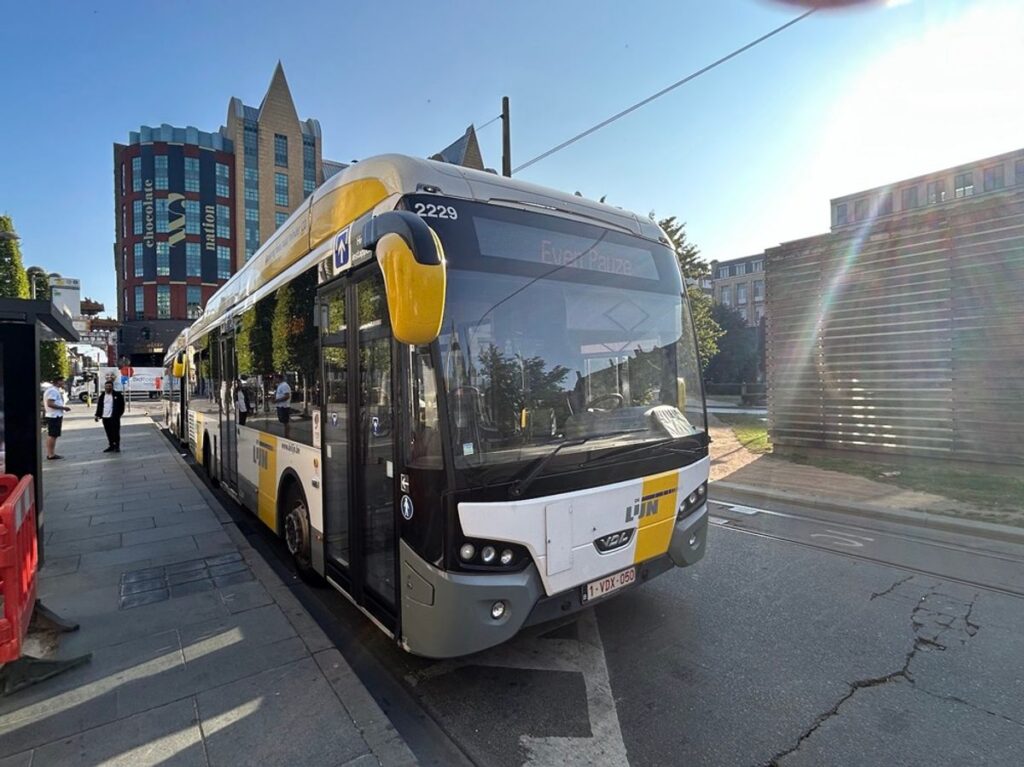 Pemerintah Flanders Pangkas Ratusan Jalur Bus De Lijn Mulai 1 Juli
