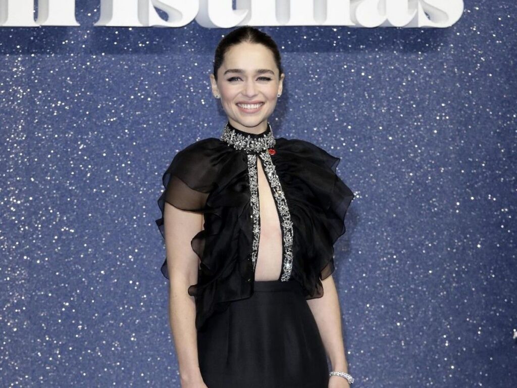 Emilia Clarke Membantah Kabar Gaji Fantastis di Game of Thrones