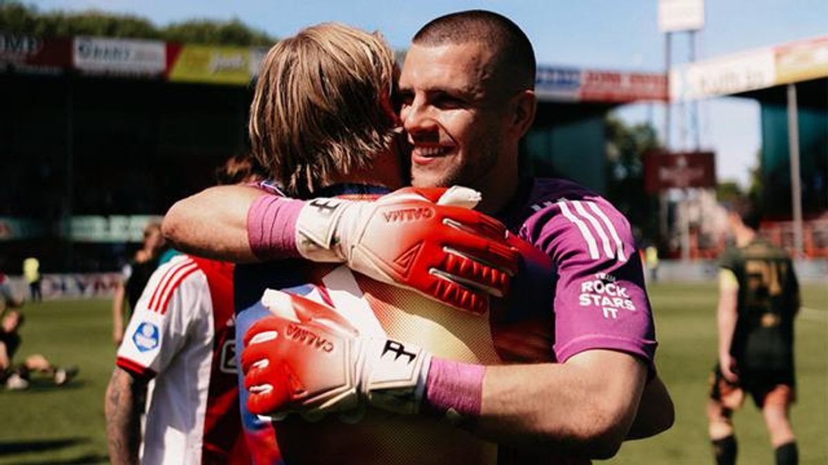Maarten Paes Tampil Gemilang Bawa Ajax Amsterdam Segel Tiket Kasta Ketiga Eropa