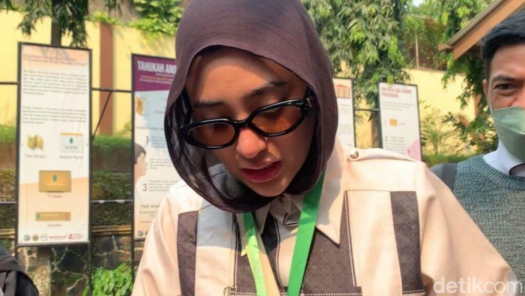 Clara Shinta Hadiri Sidang Mediasi Cerai dengan Muhammad Alex Assad