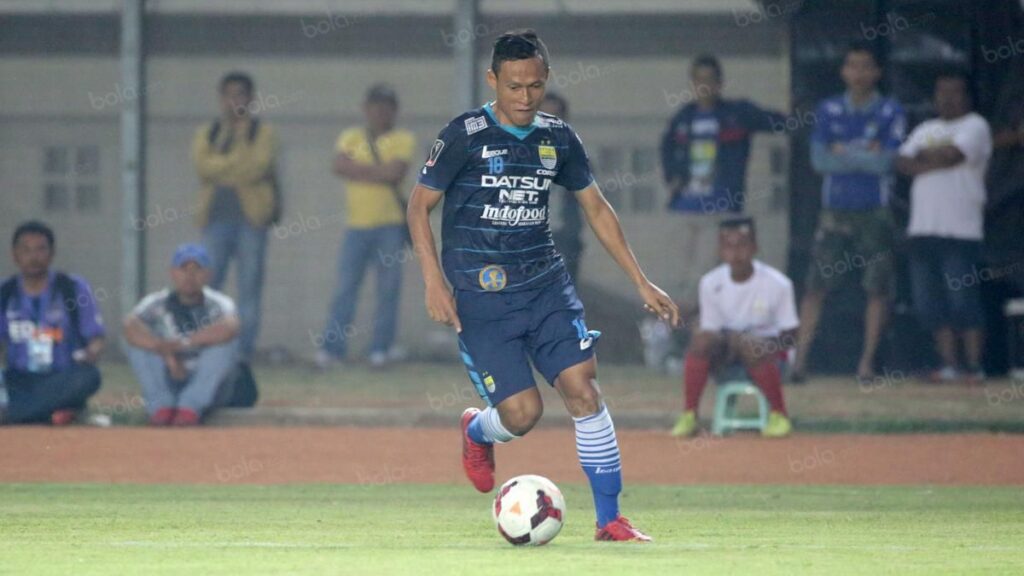 Tradisi Bek Kanan Lokal di Balik Hattrick Juara Persib Bandung