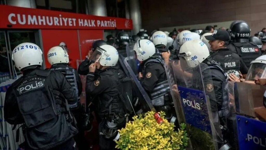 Polisi Turki Gerebek Kantor Partai Oposisi CHP di Ankara