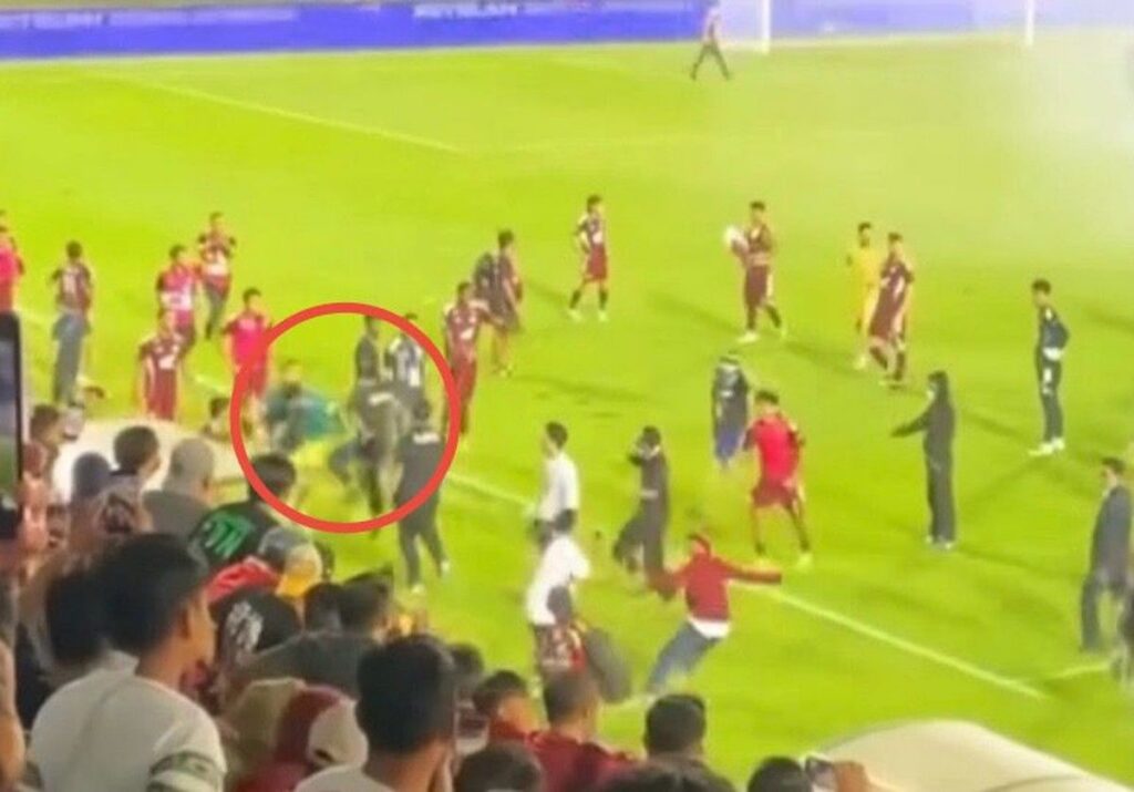 Suporter PSM Makassar Minta Maaf Usai Tendang Pemain Persib Bandung