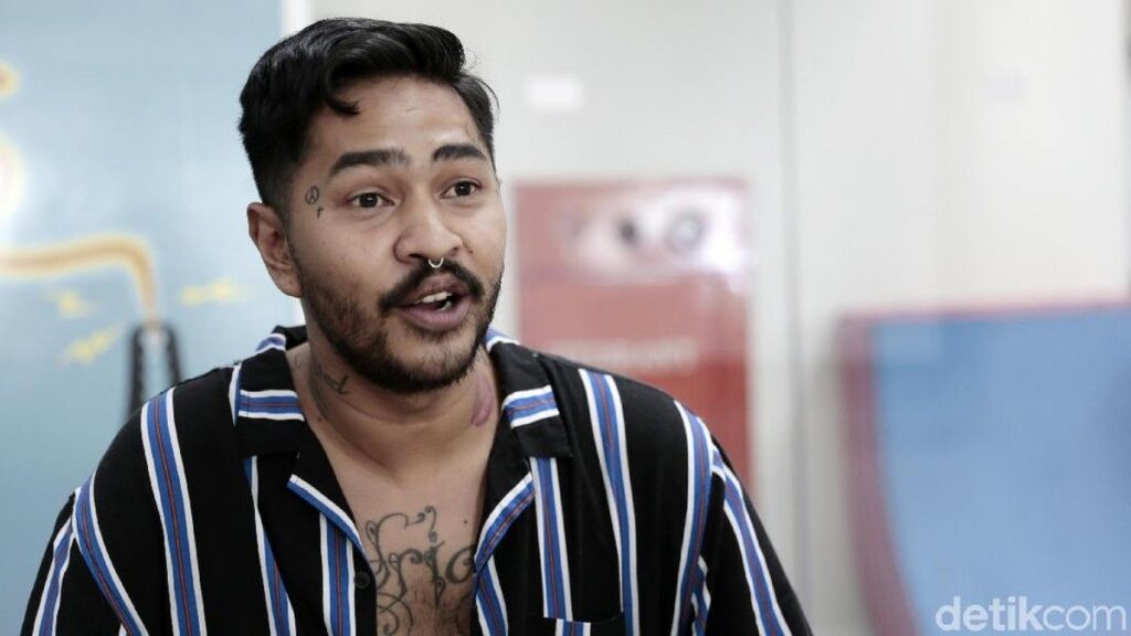 Onadio Leonardo Tanggapi Video Viral Belanja Tanpa Alas Kaki di Banyuwangi