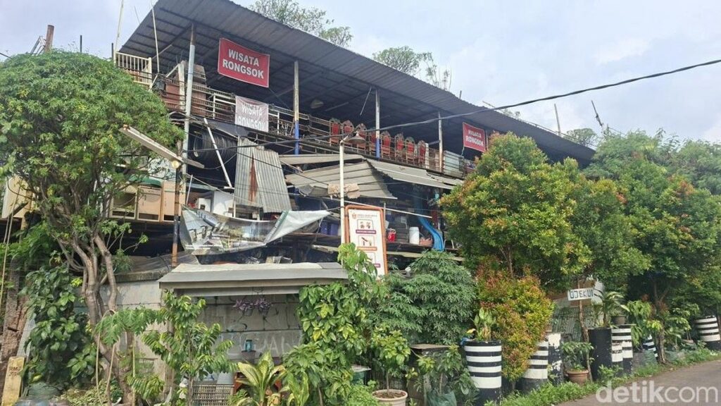 Mall Rongsok Depok Tawarkan Sensasi Berburu Harta Karun Vintage