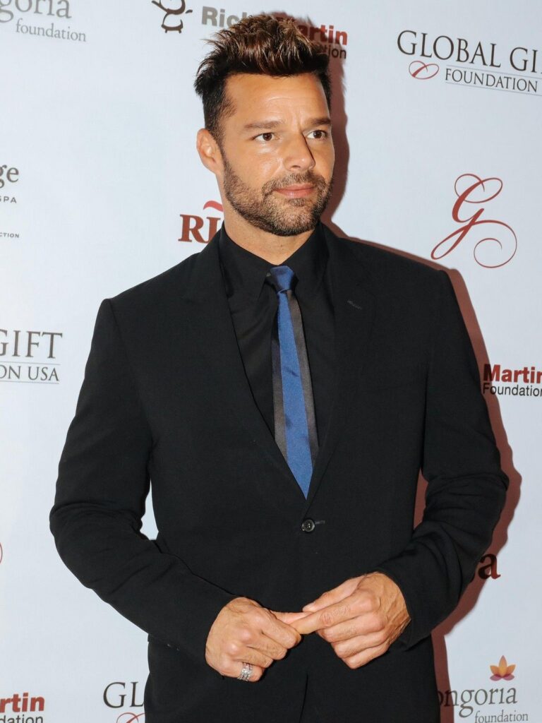 Gas Air Mata Kacaukan Konser Ricky Martin di Montenegro