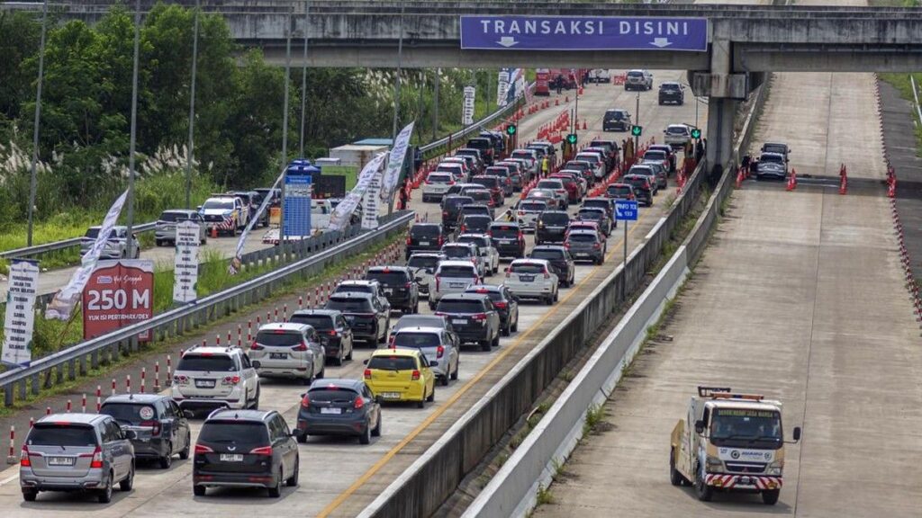 Jasa Marga Terapkan Contraflow di Tol Jakarta-Cikampek