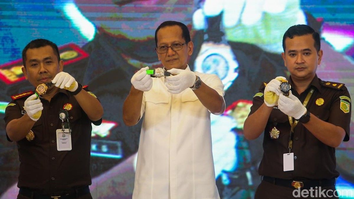BPA Kejaksaan Agung Musnahkan 14 Jam Tangan Palsu Jimmy Sutopo