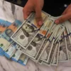 Rupiah Anjlok ke Rp17.706 per Dolar AS Akibat Tekanan Global