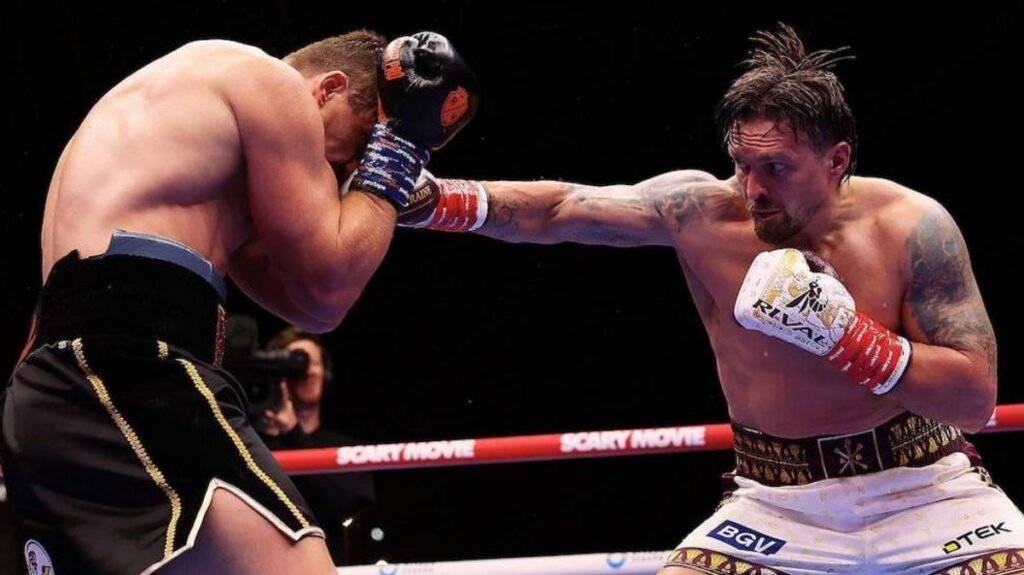 Oleksandr Usyk Hentikan Rico Verhoeven Lewat TKO Kontroversial di Mesir