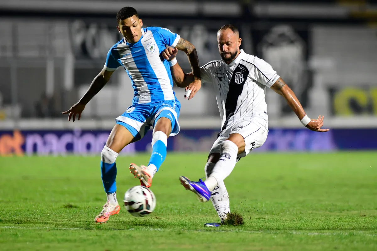Londrina Cukur Ponte Preta 4-1 di Stadion Moises Lucarelli