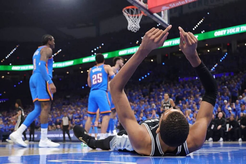 San Antonio Spurs Tekuk Oklahoma City Thunder Melalui Overtime Ganda
