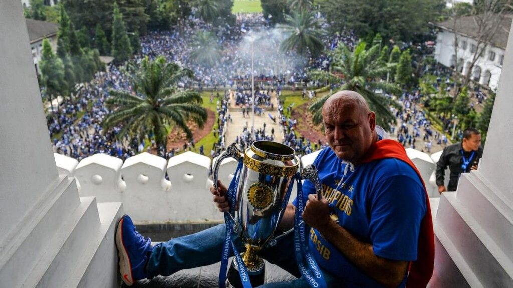 Persib Bandung Naikkan Nilai Kontrak Baru Bojan Hodak