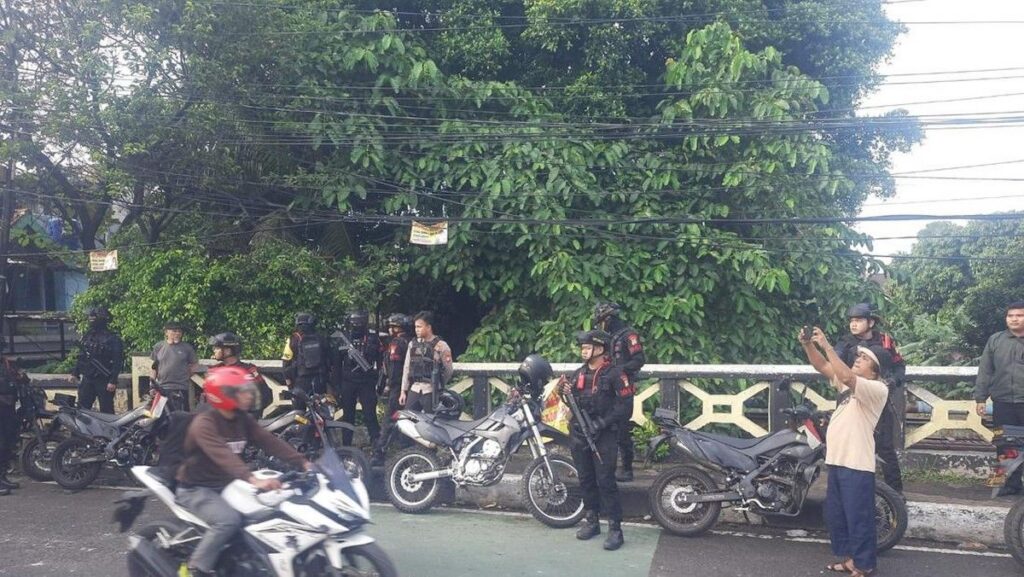 Polisi Bubarkan Tawuran Remaja di Dekat Stasiun Klender