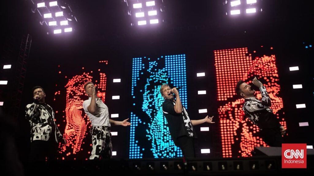 Penggemar Serbu Penjualan Tiket Konser Westlife di Stadion GBK