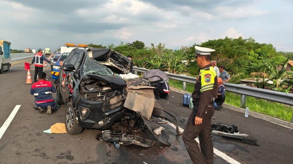 Mobil Anggota DPR RI Hilman Mufidi Kecelakaan di Tol Paspro