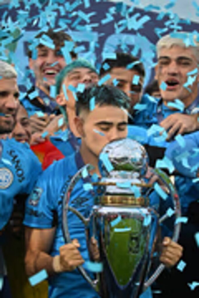 Lucas Zelarayán Tangisi Gelar Juara Belgrano de Córdoba di Trofeo Apertura