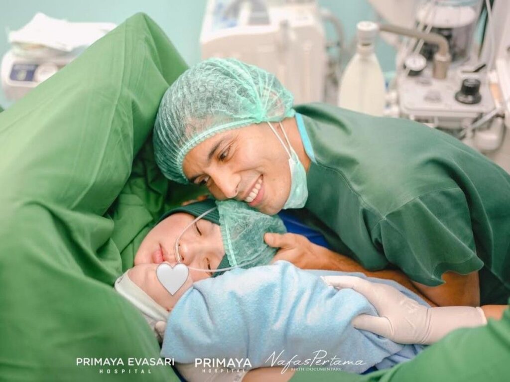 Rifky Alhabsyi Sambut Kelahiran Anak Pertama Setelah Sembilan Tahun Menanti