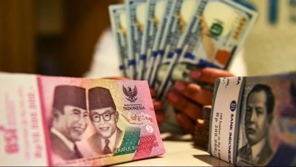 Dolar AS Gilas Rupiah hingga Rp17.728 akibat Tekanan Global