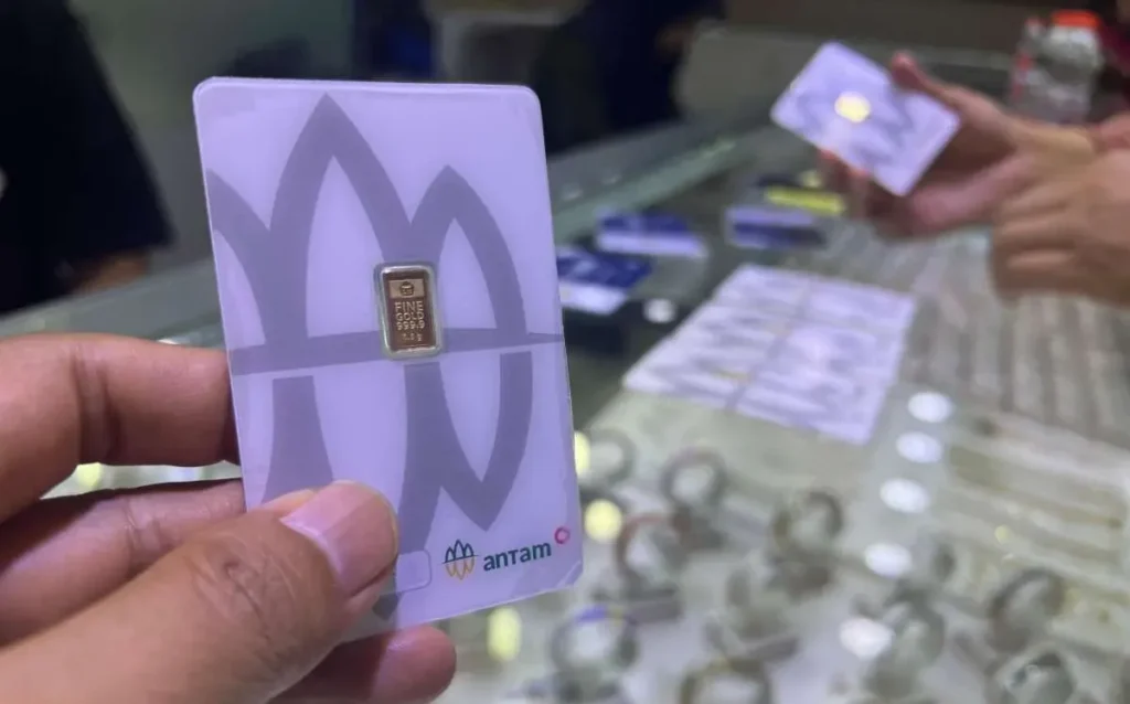 Harga Emas Batangan Antam dan Pegadaian Turun Akhir Pekan